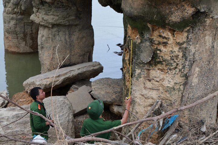 Trụ cầu Sông Lô trơ lõi thép.