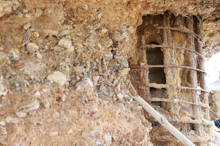 Trụ cầu sông Lô trơ lõi thép.