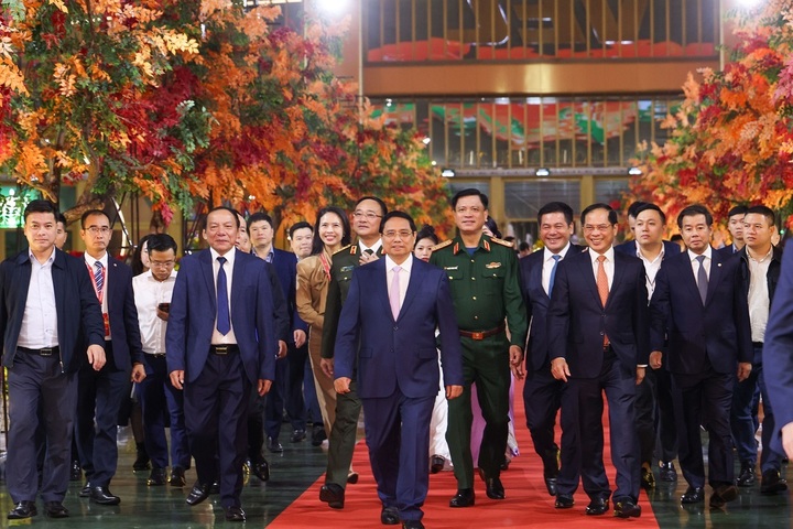 Hội chợ Mùa Thu 2025: Đón hơn 1 triệu khách, 5.000 tỷ đồng giao dịch - 1