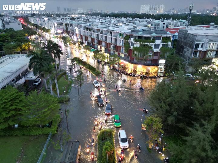 TP.HCM yêu cầu triển khai các biện pháp ứng phó bão Kalmaegi và sẵn sàng phương án ngừa giông lốc, sạt lở, ngập úng.