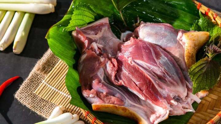 Thịt dê là món ăn mang tính nóng, phù hợp cho mùa đông lạnh giá. (Ảnh: Thịt Dê Tươi)