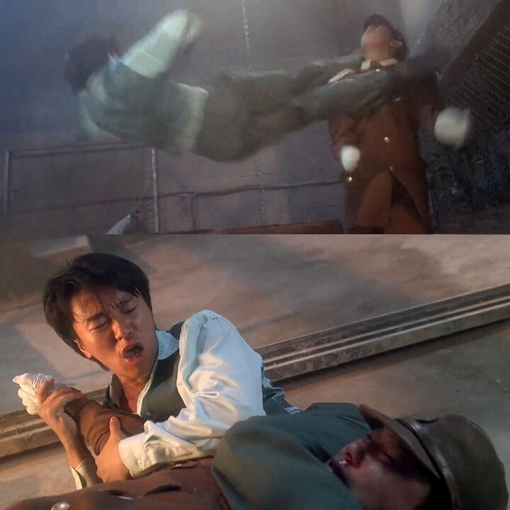 Châu Tinh Trì sủ dụng tuyệt chiêu Đoạt mệnh chân cây kéo” trong phim Thánh bài 3