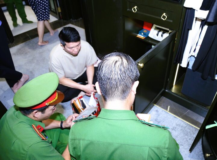 Công an Đồng Nai khám xét nơi ở của ông Nguyễn Quốc Vũ.