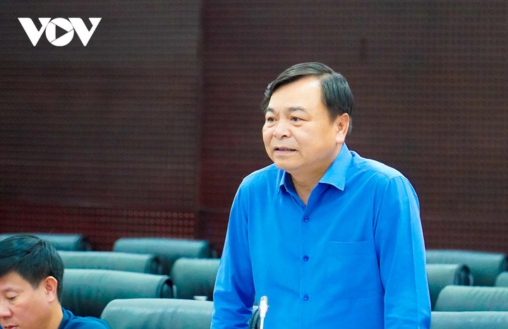 Thứ trưởng Bộ Nông nghiệp và Môi trường Nguyễn Hoàng Hiệp chỉ đạo, điều tiết lũ linh hoạt, hạ mực nước hồ thủy điện đón bão Kalmaegi.