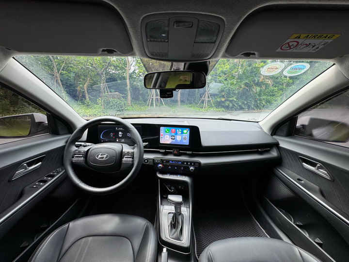 Accent 2025 tiện nghi với màn hình 8 inch và phanh tay điện tử EPB