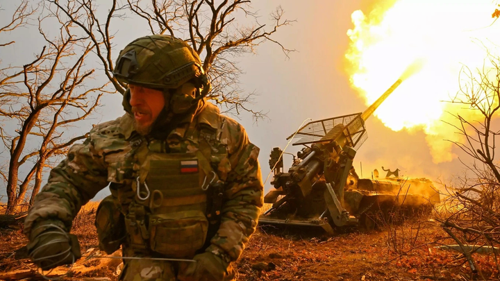 Lính Nga khai hỏa về phía lực lượng Ukraine. (Ảnh: Sputnik)