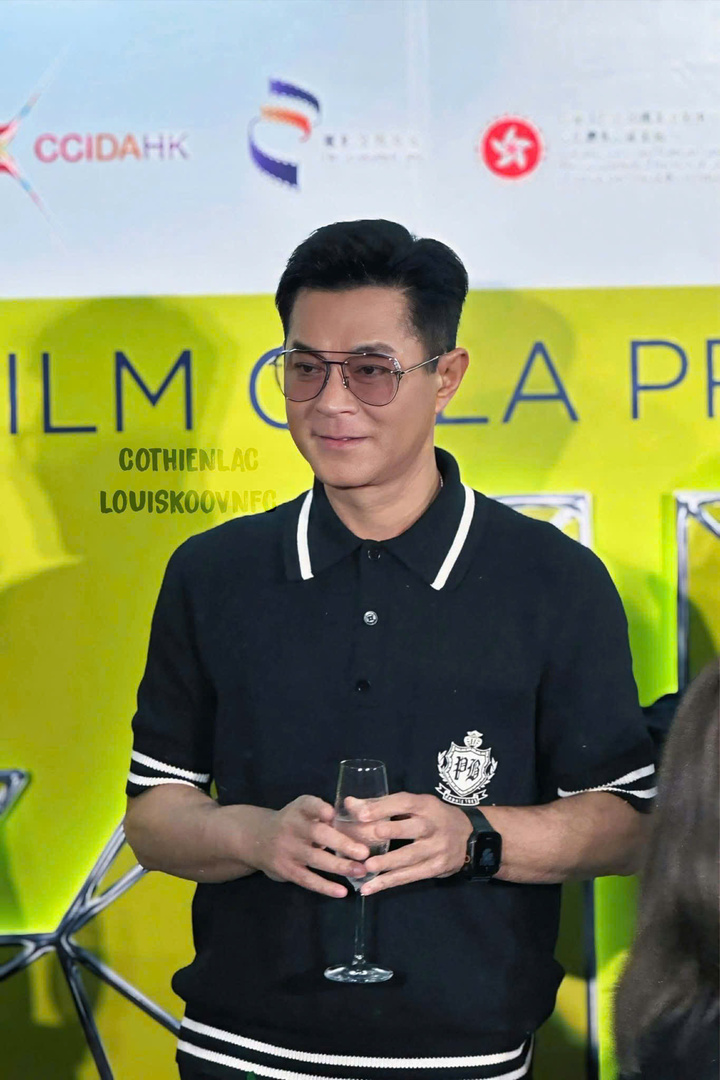 Cổ Thiên Lạc phong độ ở tuổi 55.