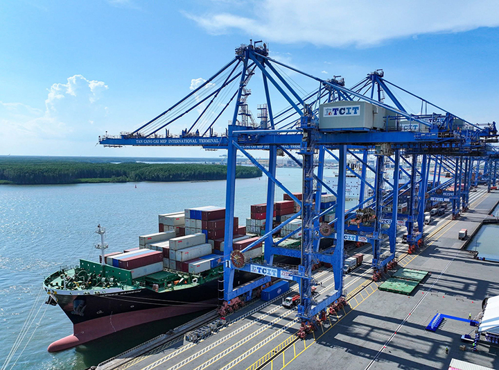 O Porto Internacional de Tan Cang - Cai Mep ganhou o Prêmio Porto Verde de 2020 do Conselho da Rede de Serviços Portuários da APEC.