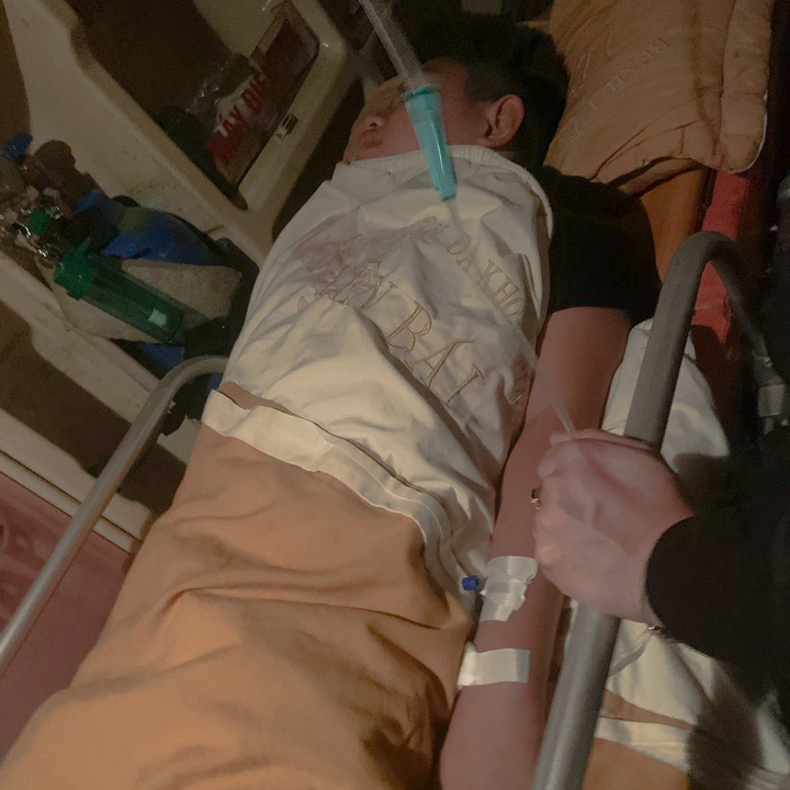 Sức khỏe nạn nhân ổn định và đang được bác sĩ tiếp tục theo dõi, chăm sóc tại bệnh viện. (Ảnh: Đ.X.)