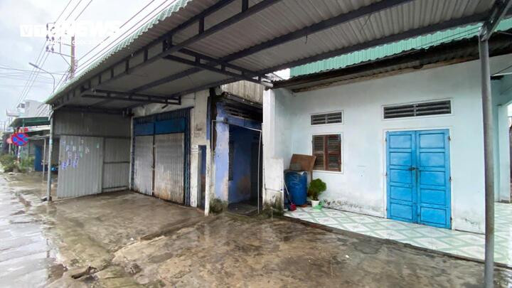 Người dân phường Phổ Thạnh đóng cửa nhà đi sơ tán.