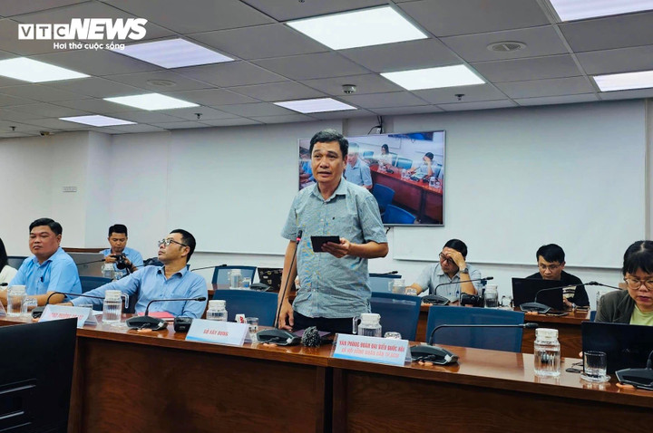 Đại diện Sở Xây dựng TP.HCM thông tin tại buổi họp báo.