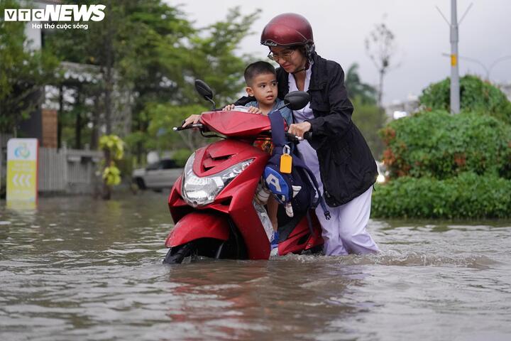 Theo dự báo, triều cường tại TP.HCM có thể vượt mốc lịch sử (1,79m lúc 17h chiều 6/11 và 7/11.