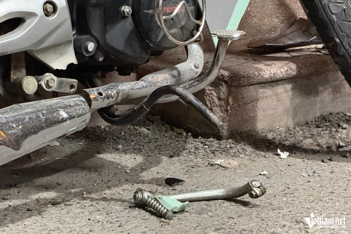 Ô tô tải tông loạt xe ở Hà Nội, nhân chứng kể giây phút thoát nạn - 1