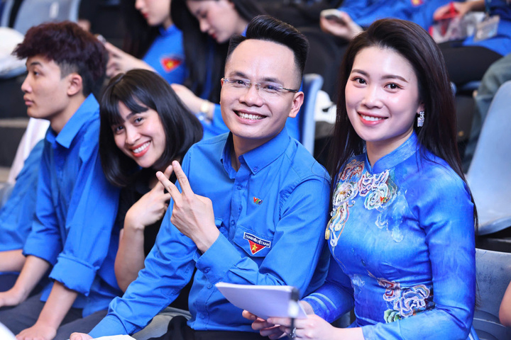 Nguyen Hoai Dam er et kjent ansikt på nyhets-, politiske og vitenskapsprogrammer på VTV5 og VTV2 (Foto: NVCC)