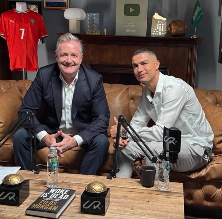 Cristiano Ronaldo trong cuộc phỏng vấn với nhà báo Piers Morgan