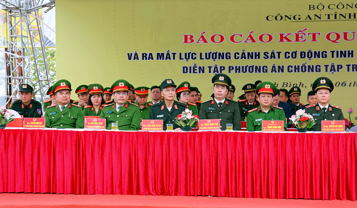 Mãn nhãn màn biểu diễn khí công, võ thuật của Cảnh sát Cơ động Ninh Bình - 2