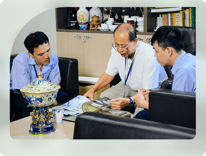 Hơn 55 năm gắn bó với gốm sứ, ông Lý Ngọc Minh bảo di sản ông để lại cho lớp kế thừa không phải nhà máy hay thành tựu vật chất, mà đó là văn hóa doanh nhân, doanh nghiệp, chuyên môn và tinh thần học hỏi...