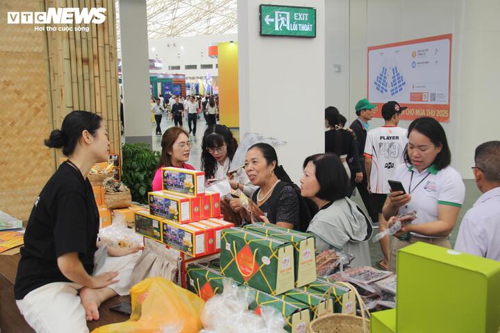 Nhiều giao dịch được thực hiện tại Hội chợ Mùa thu lần thứ nhất năm 2025.