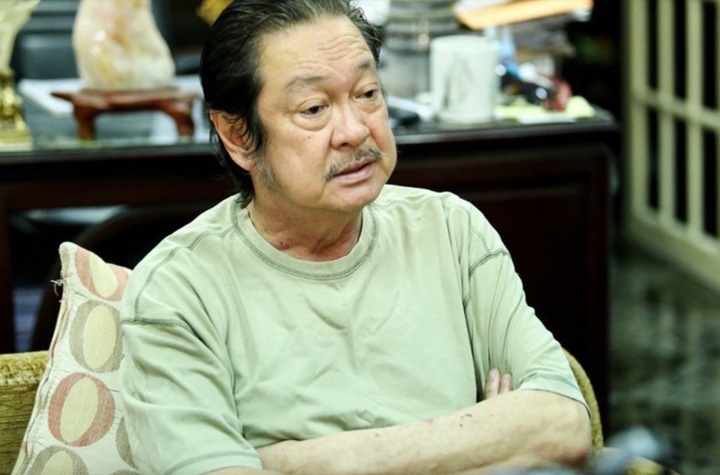 Chánh Tín có cuộc sống khá cơ cực vì vỡ nợ trước khi qua đời.