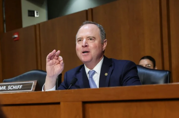 Thượng nghị sĩ Adam Schiff (Dân chủ, bang California) phát biểu trong phiên điều trần của Giám đốc FBI Kash Patel ngày 16/9. (Ảnh: Reuters)