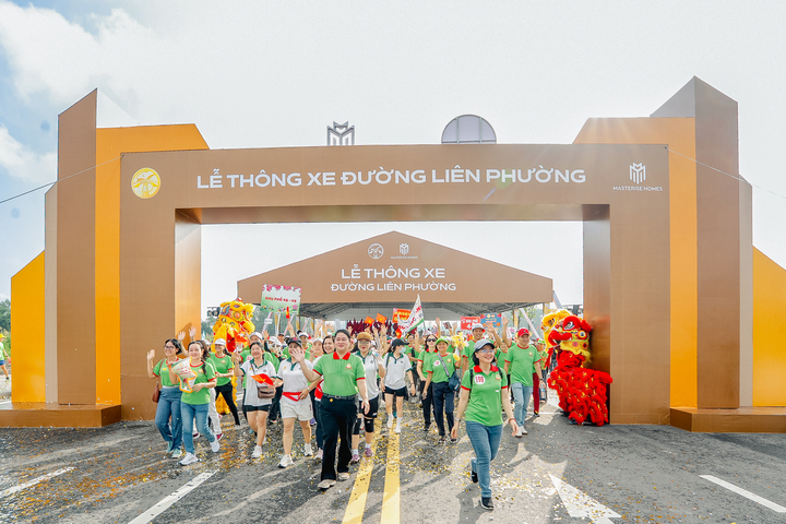 Gần 5.000 người tham gia chương trình đi bộ đồng hành “Chung tay xây dựng phường Bình Trưng xanh – văn minh – hiện đại – nghĩa tình” tại khu đô thị The Global City.