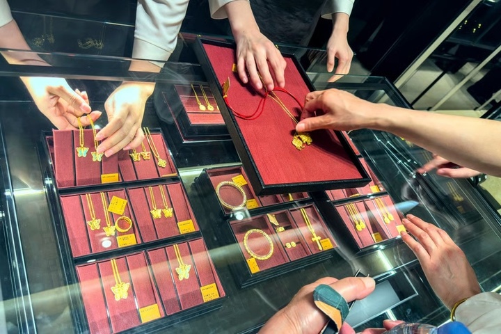 Phần thưởng vàng rất thực tế và giúp nhân viên quản lý tài chính tốt hơn.