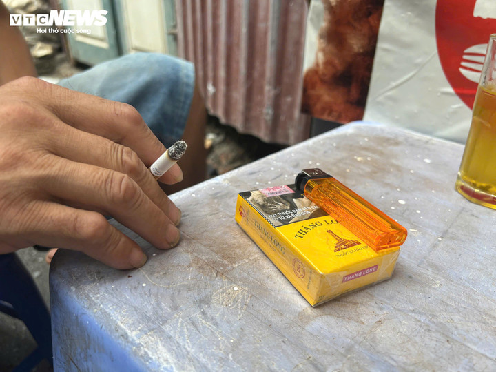 Các nghiên cứu cho thấy khói thuốc có thể tác động đến quá trình sinh tinh ở nam giới. (Ảnh: Như Loan)