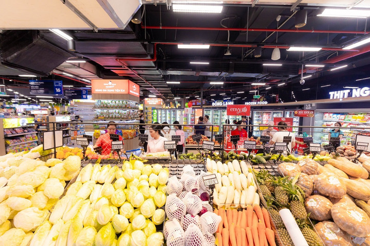 Khu vực thực phẩm tươi sống: Hoa quả, thịt, cá, hải sản,… tại siêu thị Co.op Mart Pro Vũ Yên.