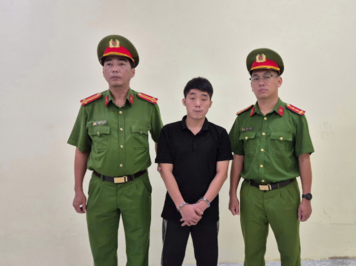 Đoàn Quốc Việt bị công an bắt giữ.