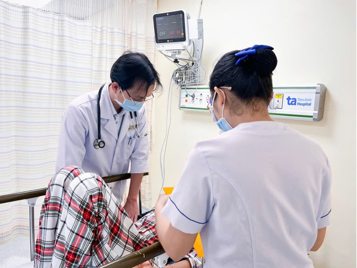 Hơn 80 người bị ngộ độc sau khi ăn bánh mì. (Ảnh: BVCC)