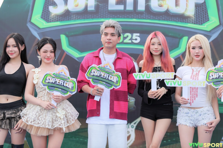 Hồ Quang Hiếu cùng Trần Hà Linh và dàn KOLs “đốt cháy” lễ khai mạc Vivu Sport Super Cup 2025 – sân phủi Sài Gòn nóng hơn bao giờ hết.