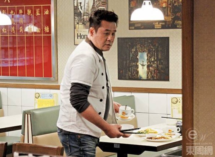 Mạch Trường Thanh làm công việc chân tay để kiếm sống.