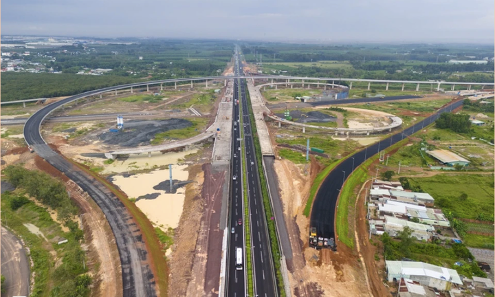 Cao tốc Biên Hòa - Vũng Tàu có chiều dài gần 54km, quy mô 4-6 làn xe.