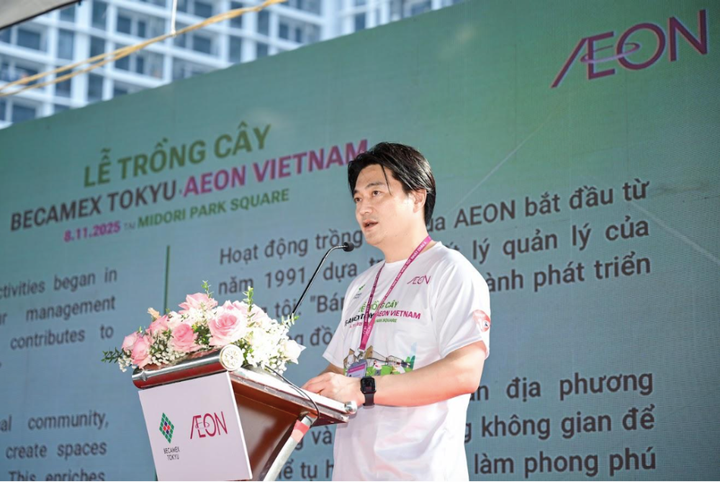 Ông Tezuka Daisuke, Thành viên Ban điều hành Tập đoàn, Trưởng Đại diện Tập đoàn AEON tại Việt Nam, kiêm Tổng Giám đốc AEON Việt Nam phát biểu tại buổi lễ.