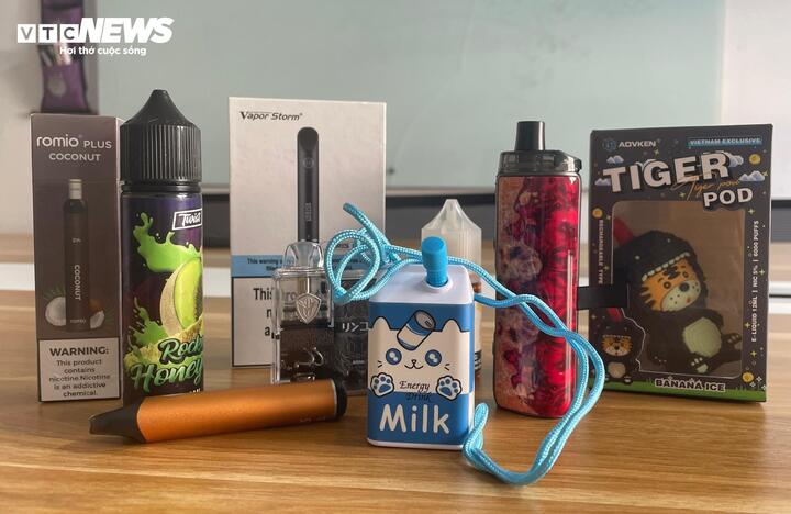 Các mẫu thuốc lá điện tử. (Ảnh: Như Loan)