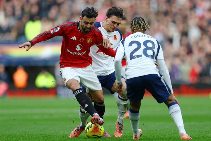 Tottenham kém cả tấn công lẫn phòng ngự. (Ảnh: Reuters)