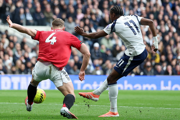 Tel vào sân ở phút 79 và ghi bàn. (Ảnh: Reuters)