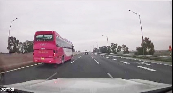 Hình ảnh xe khách vi phạm.