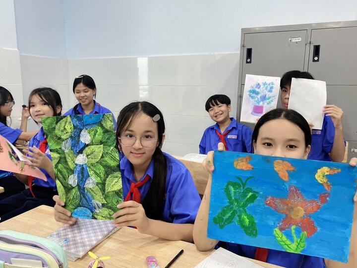 A Escola Secundária Nguyen Van Luong organizou o dia 20 de novembro de forma leve, econômica e colaborativa (Foto: FBNT)