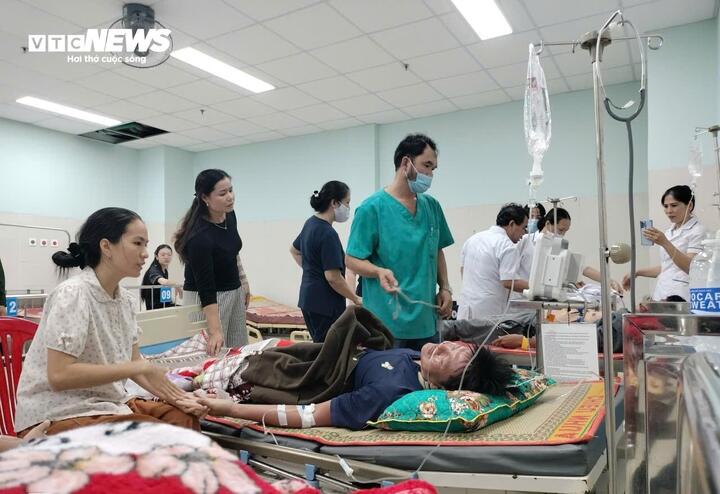 3 người thoát chết trở về đang được theo dõi sức khỏe tại Trung tâm Y tế Quân dân y Lý Sơn.