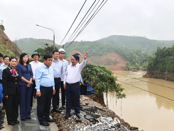 Bí thư Tỉnh ủy Tuyên Quang Hầu A Lềnh cho biết mưa lớn và lũ trong tháng 10 vừa qua ảnh hưởng đến tiến độ thi công công trình. (Ảnh: VGP/Thu Sa)