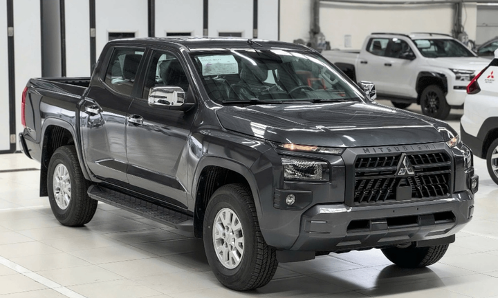 Mitsubishi Triton 2025 phiên bản tiêu chuẩn màu xám mang đến diện mạo mạnh mẽ. (Ảnh: Mitsubishi Bình Triệu)