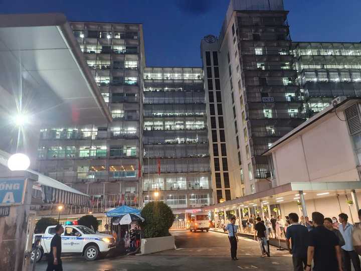 Tạng của nam thanh niên chết não nhanh chóng được chuyển đi để mang lại sự sống cho 5 người bệnh khác.