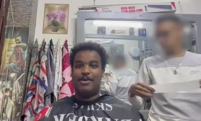 Muscab đi hơn 3.000km để cắt tóc và du lịch, cho rằng tiết kiệm hơn cắt tóc ở Anh.