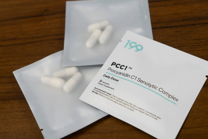 Hộp thuốc procyanidin C1 của công ty, được cho là giúp loại bỏ những tế bào già cỗi gây hại cho cơ thể. (Ảnh: New York Times)
