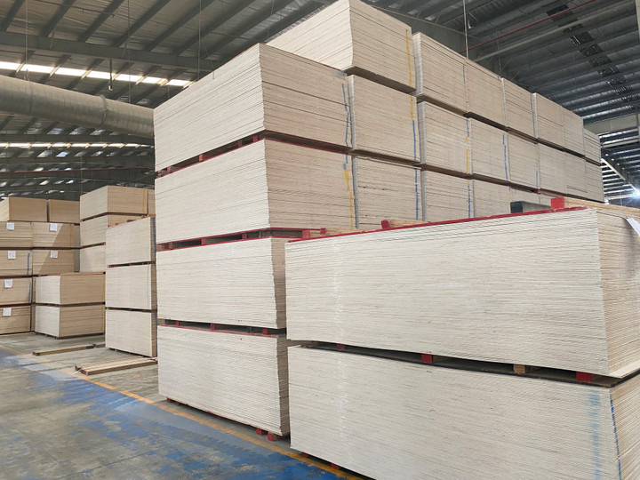 Ván ép của Việt Nam xuất khẩu khắp nơi trên thế giới. (Ảnh: Đại Việt)