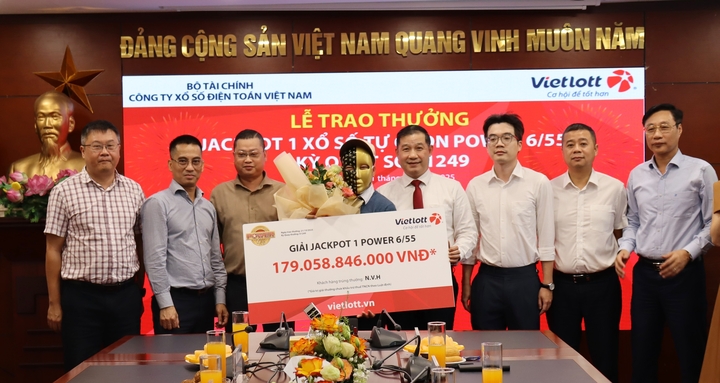 Herr N.V.H. gewann in Da Nang mehr als 179 Milliarden VND. (Foto: Dai Viet)