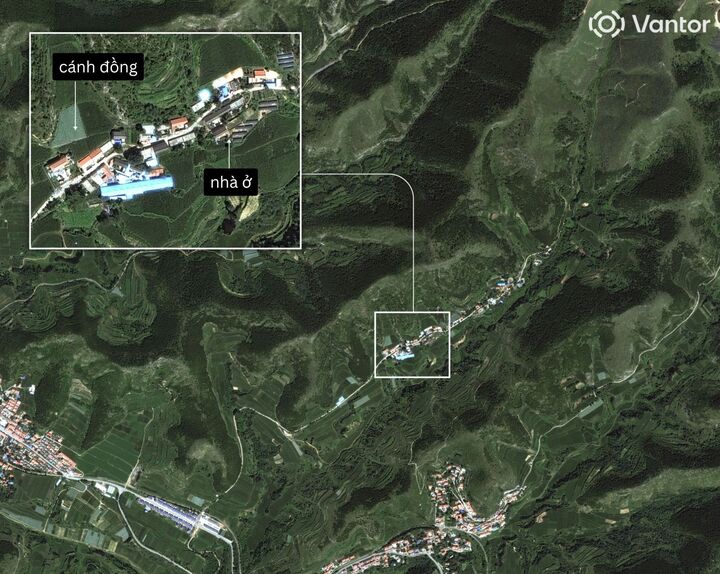 Ảnh vệ tinh 29/8/2019 cho thấy khu dân cư và các cánh đồng tại Sơn Tây (Trung Quốc) trước khi khu vực này bị giải tỏa. (Nguồn: Vantor, CNN/Chú thích: Diễm Châu)