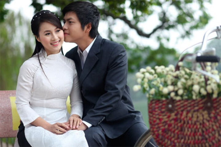 Anh kết hôn năm 2009 với người vợ xinh đẹp Nguyễn Thu Phương và có 2 người con.