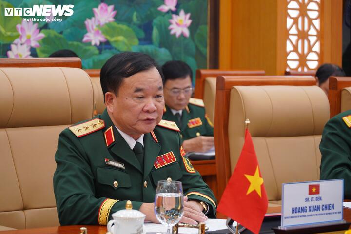 Thượng tướng Hoàng Xuân Chiến phát biểu đối thoại.